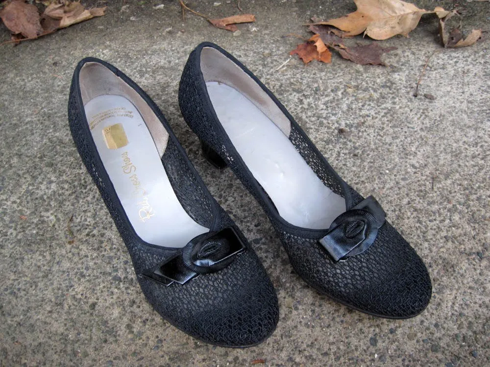 1940s Black Mesh Shoes Red Cross Shoes Size 7.5 Narrow