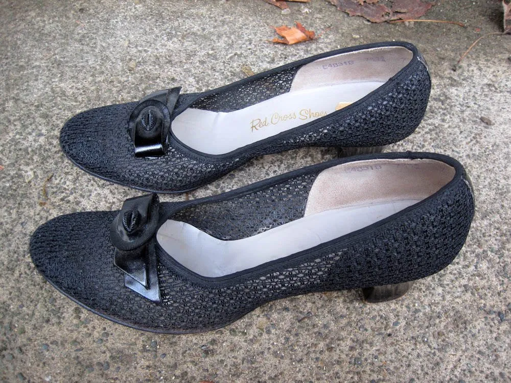 1940s Black Mesh Shoes Red Cross Shoes Size 7.5 Narrow